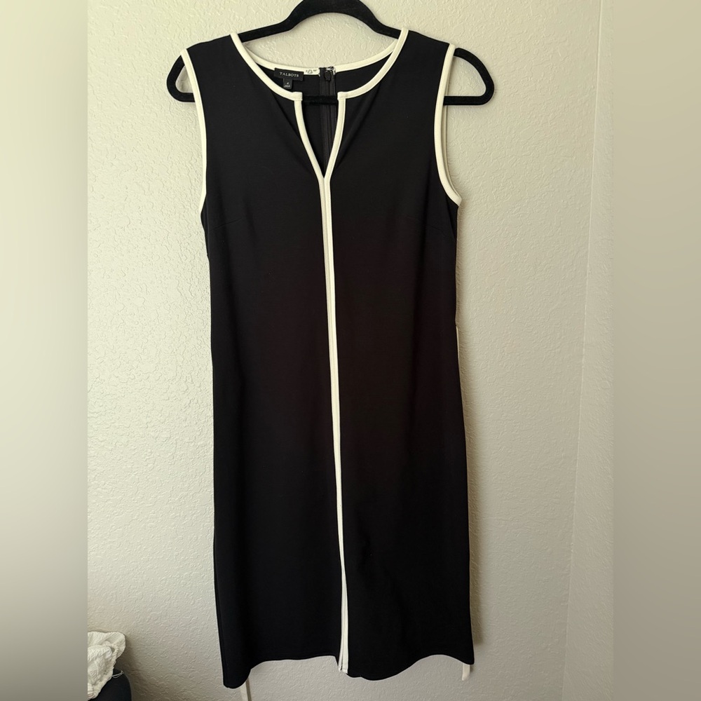 TALBOTS | Black and White Sleeveless Stretch Shift Dress